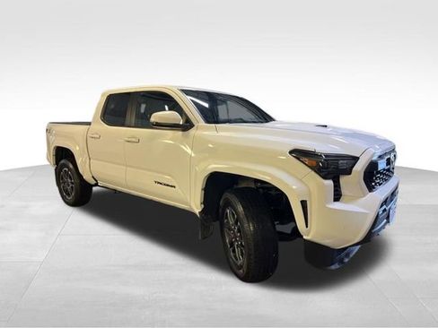 Used 2024 Toyota Tacoma TRD Sport w/ TRD Sport Upgrade Package AWD/4WD image 9