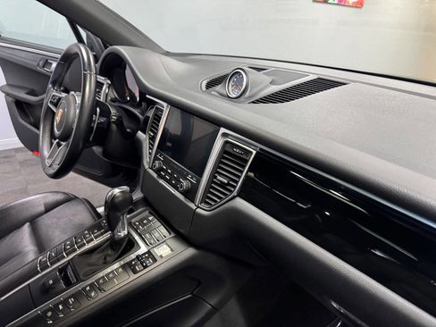 Used 2018 Porsche Macan S image 52