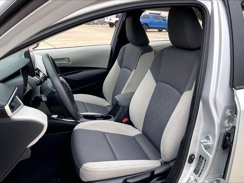 Used 2025 Toyota Corolla LE image 9