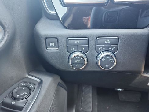 New 2026 GMC Sierra 1500 SLE image 18