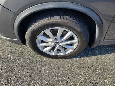 Used 2019 Nissan Rogue S w/ Special Edition Package FWD image 5
