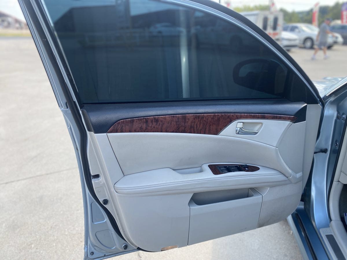 Used 2011 Toyota Avalon FWD image 10