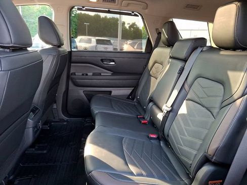 Used 2025 Nissan Pathfinder Platinum w/ Cargo Package AWD/4WD image 10