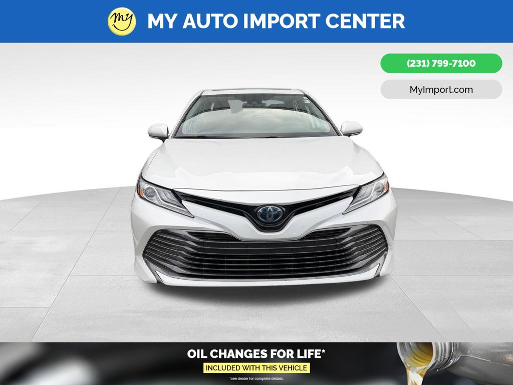 Used 2020 Toyota Camry XLE w/ Sunroof Package FWD image 2