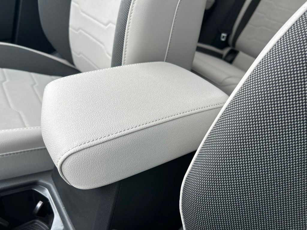 New 2026 Volkswagen Taos SE FWD image 36