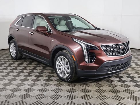 Used 2023 Cadillac XT4 Luxury image 2