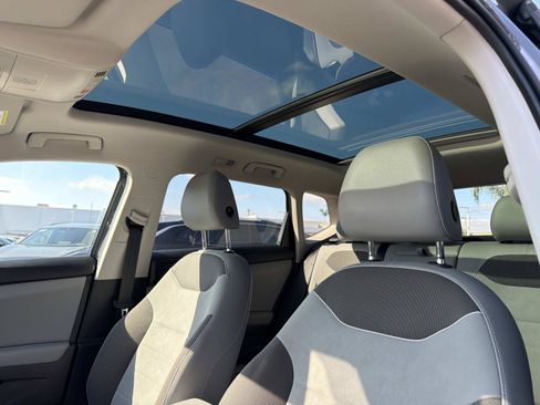 Certified 2023 Volkswagen Taos SE w/ Panoramic Sunroof Package FWD image 17