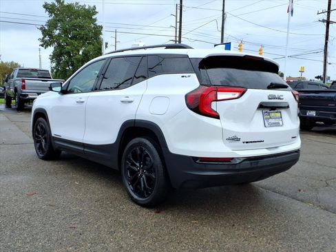 Used 2022 GMC Terrain SLT w/ Tech Package image 9