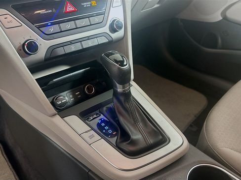 Used 2017 Hyundai Elantra SE FWD image 22