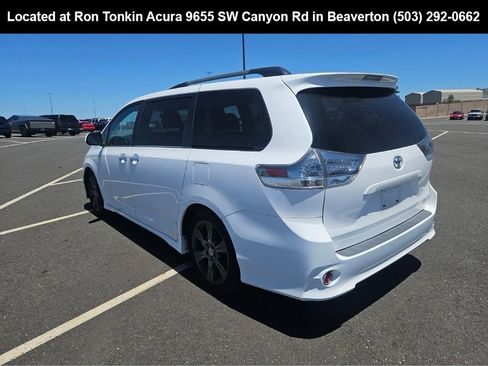 Used 2015 Toyota Sienna SE FWD image 6