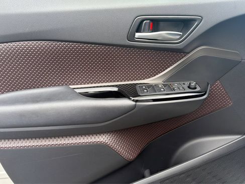 Used 2019 Toyota C-HR Limited FWD image 19