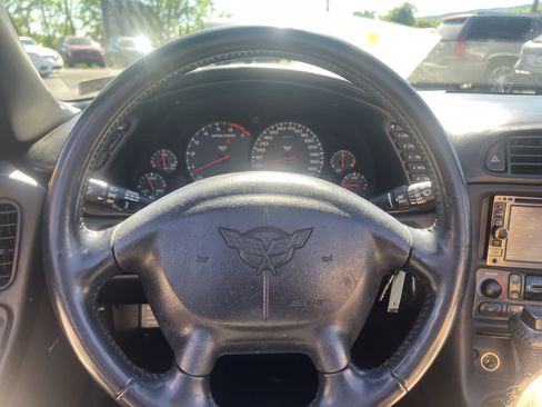 Used 2004 Chevrolet Corvette Convertible w/ Preferred Equipment Group RWD image 16