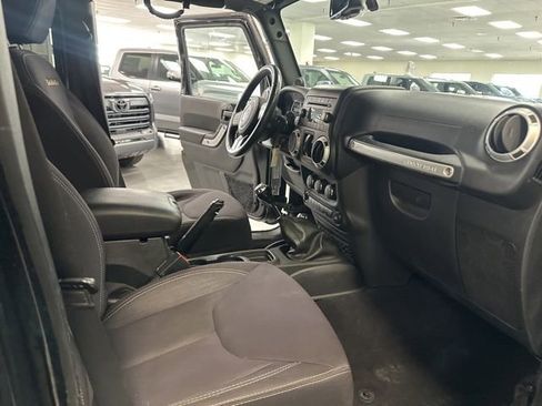 Used 2014 Jeep Wrangler Unlimited Sahara w/ Connectivity Group AWD/4WD image 20