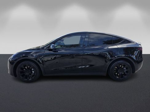Used 2023 Tesla Model Y Long Range image 7