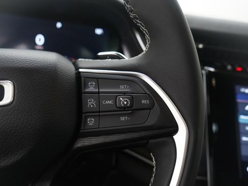 Used 2023 Jeep Grand Cherokee Altitude image 26