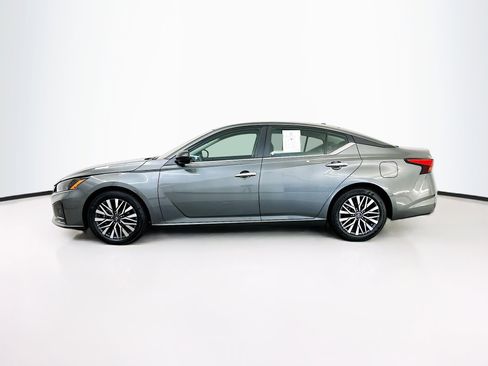 Used 2025 Nissan Altima 2.5 SV FWD image 4