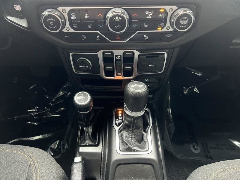 Used 2025 Jeep Wrangler Unlimited Sport AWD/4WD image 17