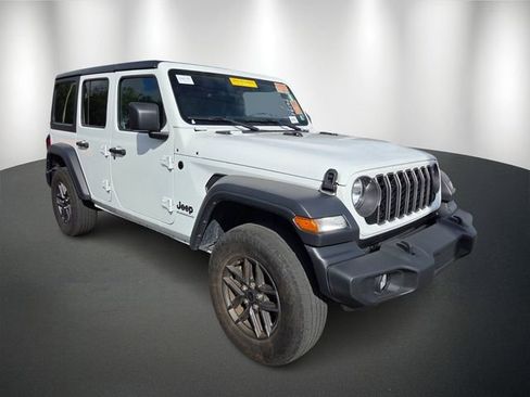 Used 2025 Jeep Wrangler Unlimited Sport AWD/4WD image 3
