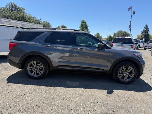 Used 2021 Ford Explorer XLT w/ Equipment Group 202A AWD/4WD image 6