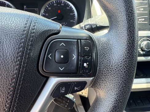 Used 2019 Toyota Highlander LE FWD image 24