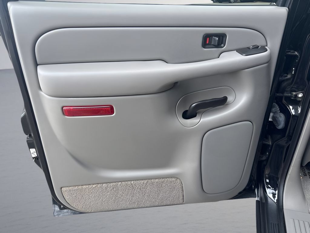 Used 2005 GMC Yukon XL SLT w/ SLT Preferred Equipment Group RWD image 28