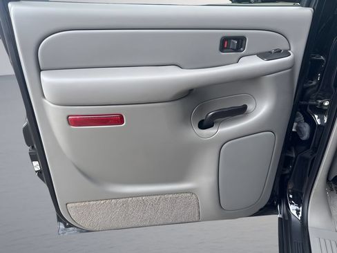 Used 2005 GMC Yukon XL SLT w/ SLT Preferred Equipment Group RWD image 28