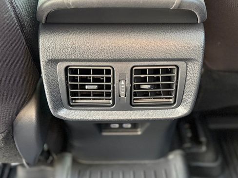 Used 2023 Toyota Venza LE image 8