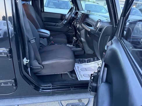 Used 2015 Jeep Wrangler Unlimited Sport w/ Connectivity Group AWD/4WD image 14