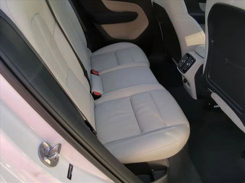 Used 2022 Volvo XC40 T4 Inscription w/ Advanced Package image 21