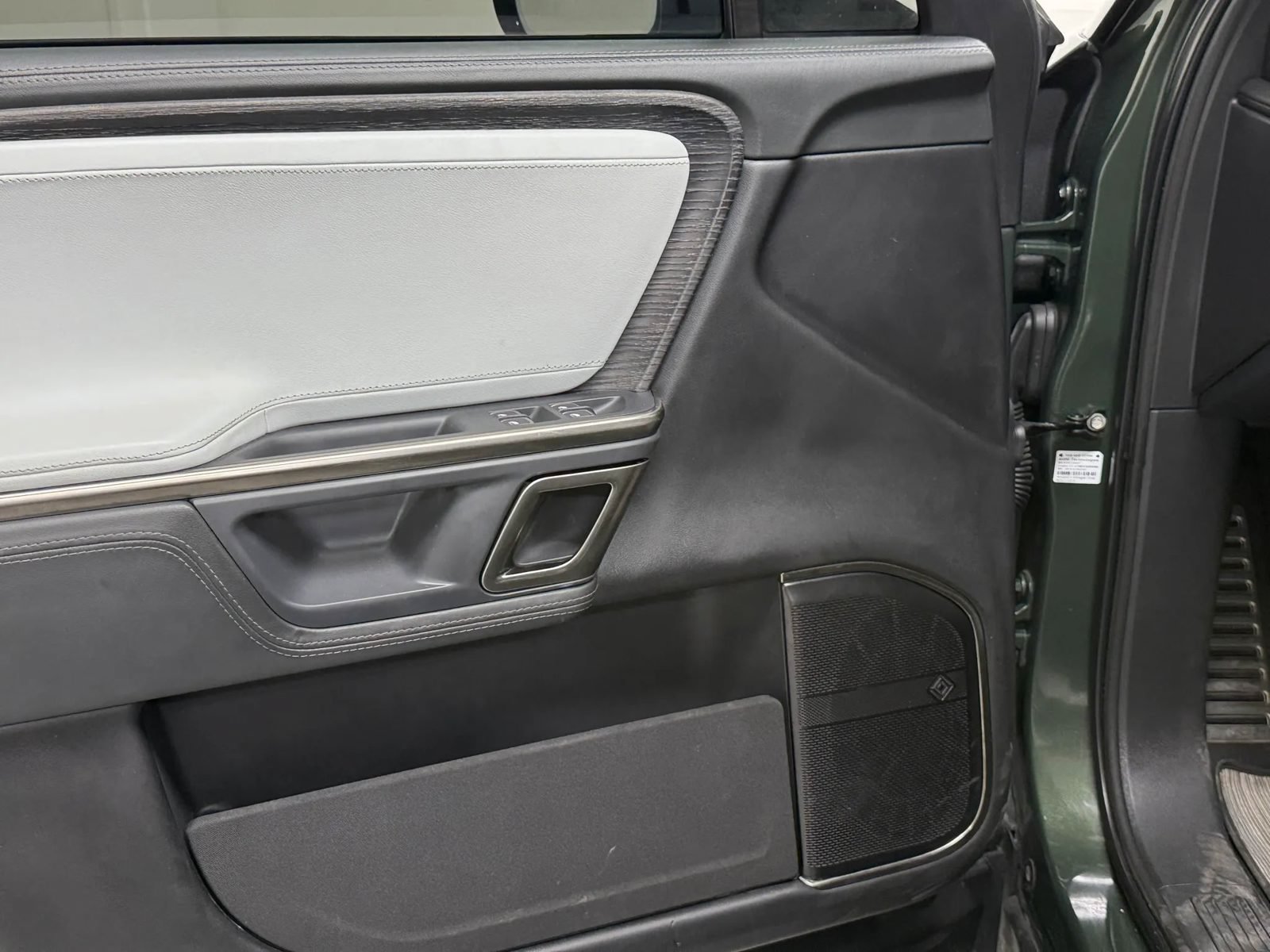 Used 2024 Rivian R1S Adventure Quad AWD/4WD image 38