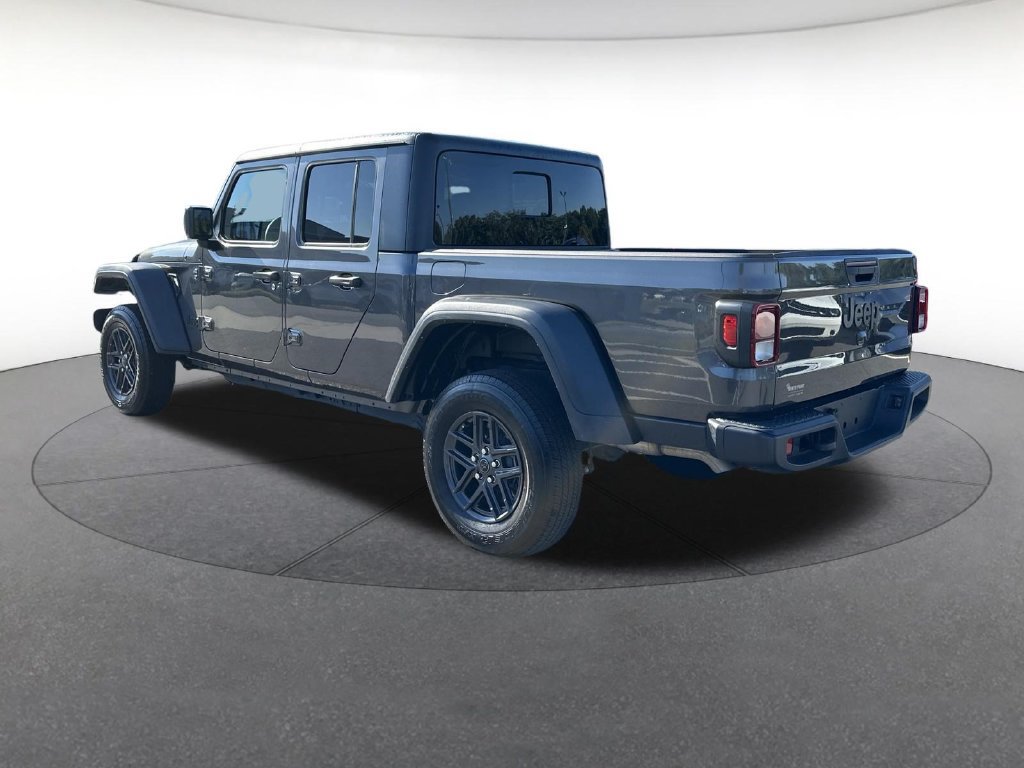 Used 2025 Jeep Gladiator Sport AWD/4WD image 3