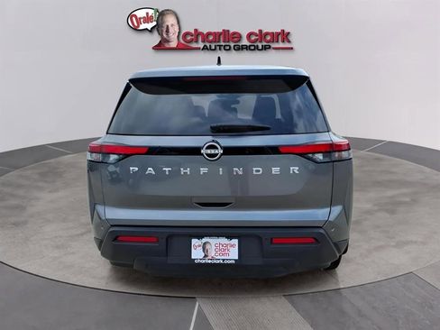 Used 2023 Nissan Pathfinder S image 4