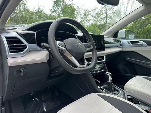 New 2026 Volkswagen Taos SE AWD/4WD image 11