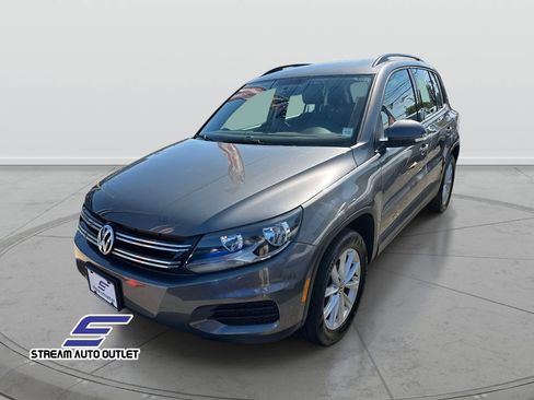 Used 2018 Volkswagen Tiguan Limited w/ Premium Package image 3