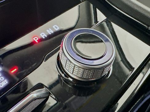 Used 2023 Jeep Grand Cherokee Limited w/ Black Appearance Package AWD/4WD image 25