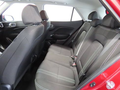 Used 2025 Hyundai Venue SEL FWD image 28