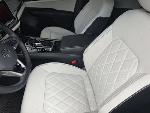 Used 2025 Volkswagen Atlas Cross Sport SEL Premium R-Line AWD/4WD image 7