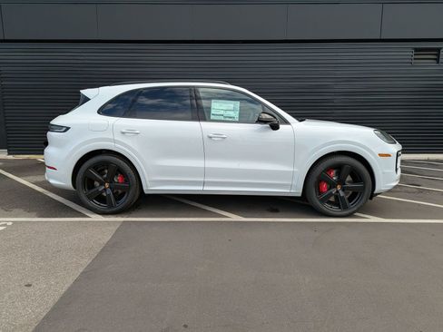 New 2026 Porsche Cayenne S image 8