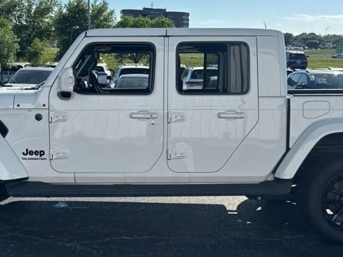 Used 2022 Jeep Gladiator Overland AWD/4WD image 4