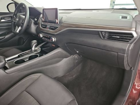 Used 2024 Nissan Altima 2.5 SV FWD image 32