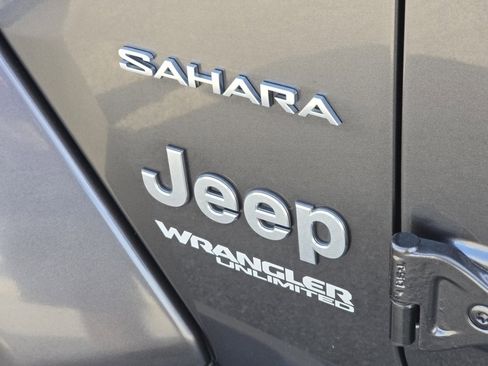 Used 2018 Jeep Wrangler Unlimited Sahara image 22