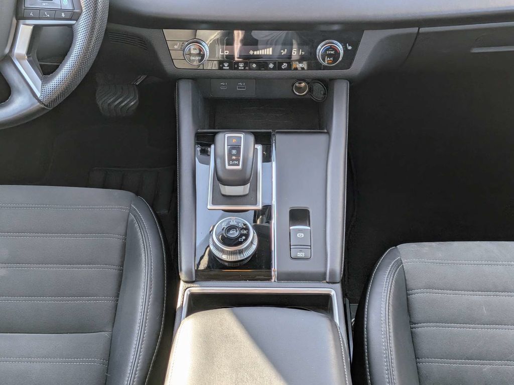 Used 2023 Mitsubishi Outlander SE FWD image 18