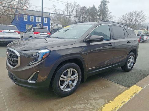 Used 2020 GMC Terrain SLE w/ Driver Convenience Package image 3