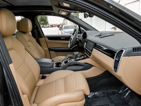 Used 2020 Porsche Cayenne image 35