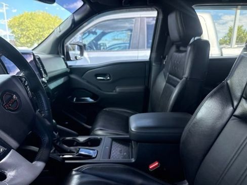 Used 2022 Nissan Frontier PRO-4X w/ Pro-4X Premium Package AWD/4WD image 9