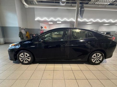 Used 2017 Toyota Prius Three FWD image 3