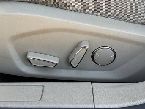 Used 2019 Ford Fusion SE FWD image 11