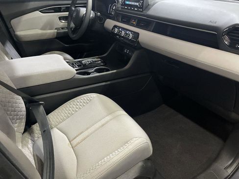 Used 2023 Honda Pilot LX image 24