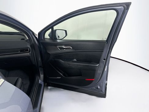 Used 2025 Kia Sportage LX image 31