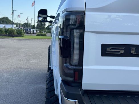 Used 2022 Ford F250 XL w/ Power Equipment Group AWD/4WD image 18